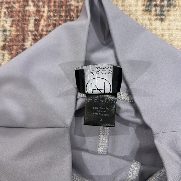 Heroes Athletic Leggings, Size Small - Picture 3 of 4